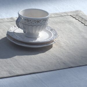 Linen placemats & napkins