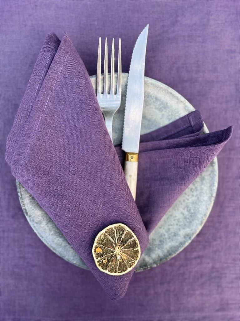 purple-linen-table-napkins