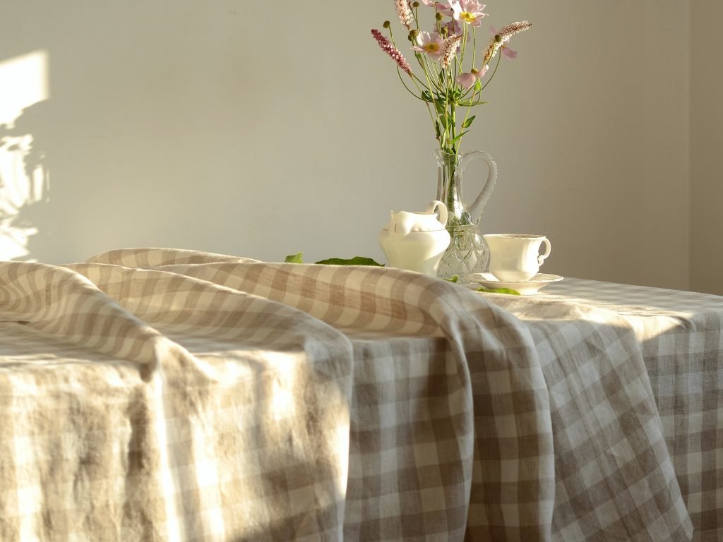 Natural gingham tablecloth Natural gingham tablecloth