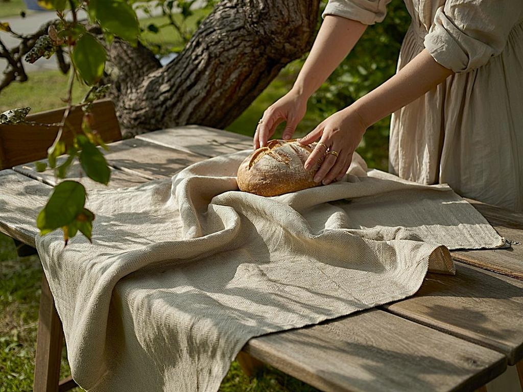 tablecloth_matched_to_couch tablecloth_matched_to_couch