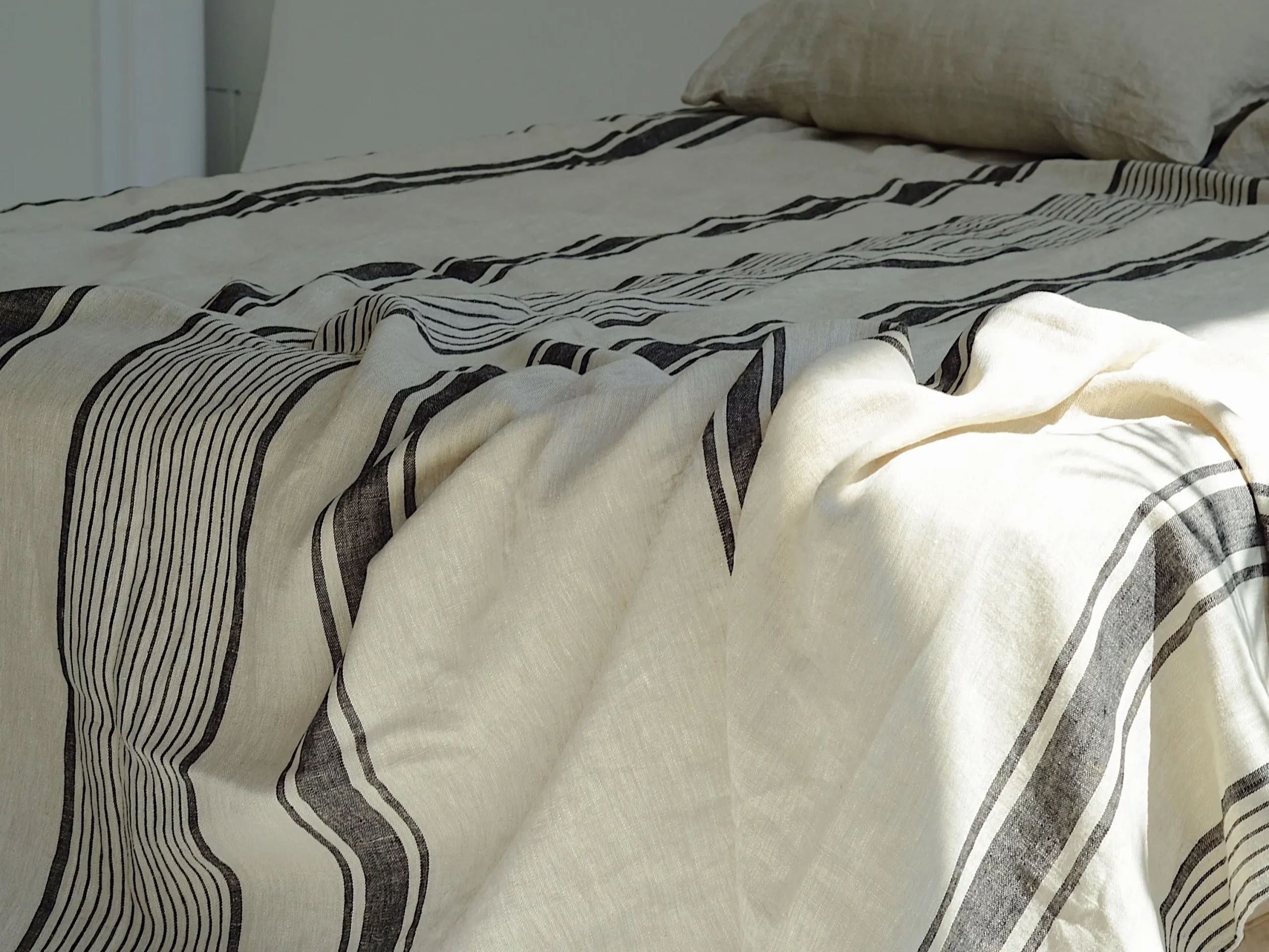 Linen bed cover